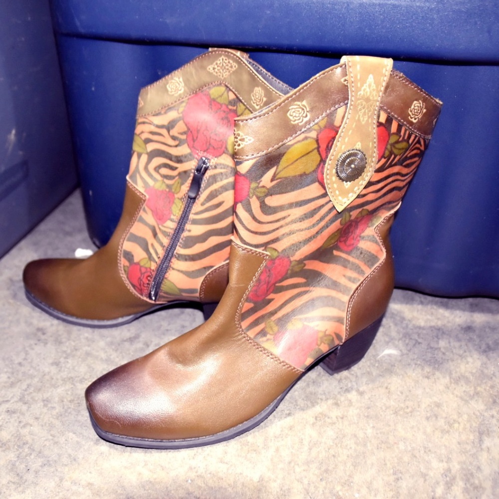 Size 9 (40) Boots New Never Worn AS IS